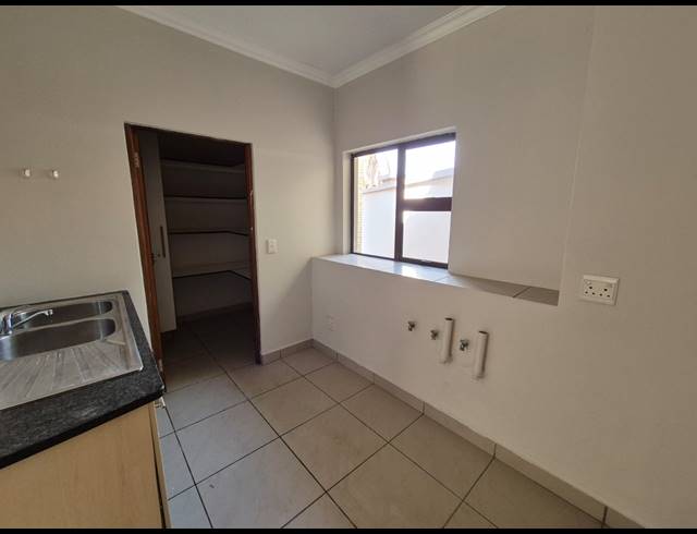 3 BEDROOM TOWNHOUSE FOR SALE IN VANDERBIJLPARK SW 5